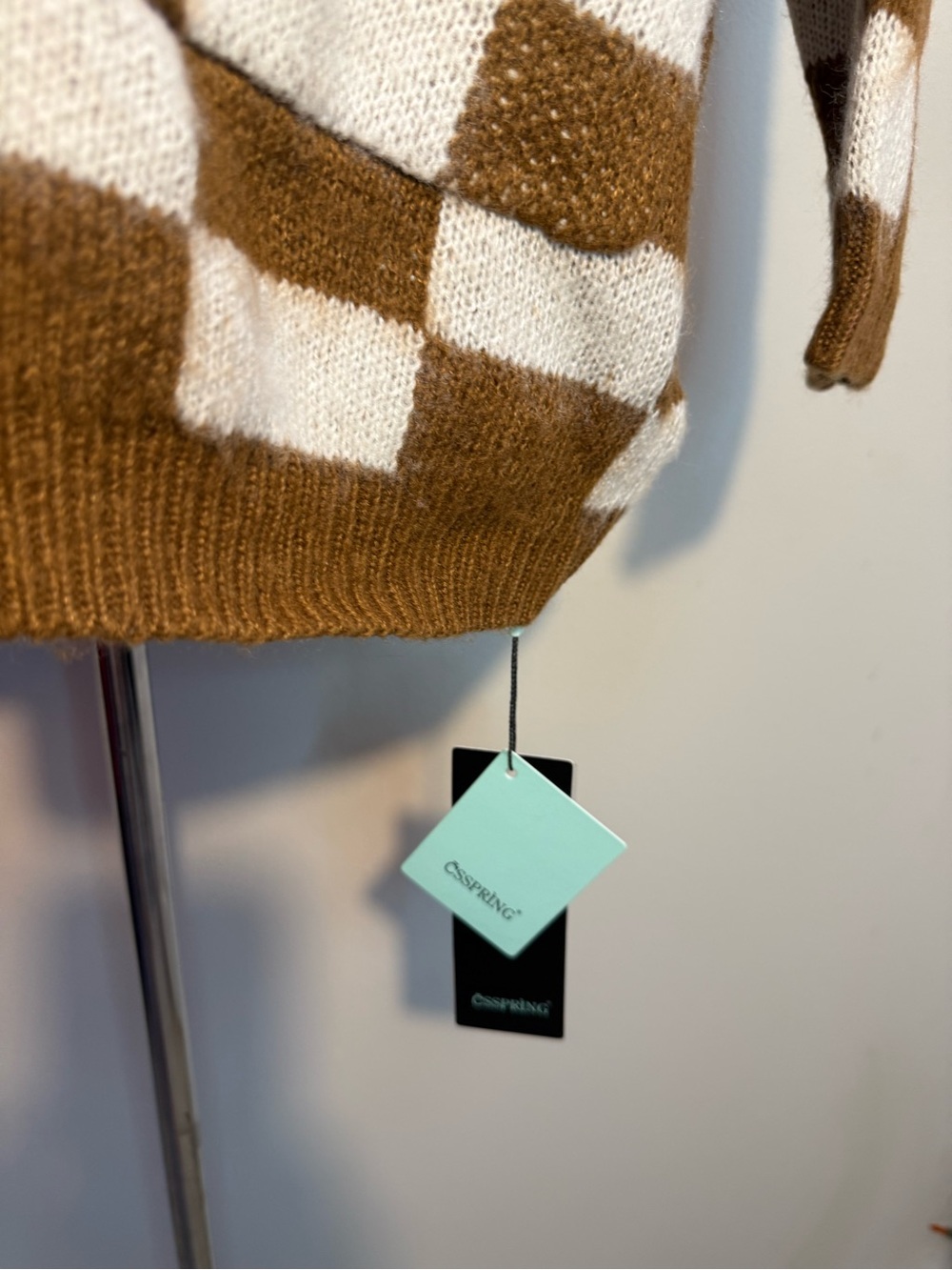 Women’s Knitted Brown & White Checkered Button Down Cardigan Size Large - Picture 7 of 7